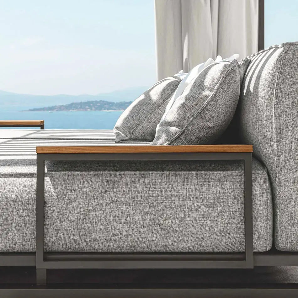 Modern Metal Outdoor Sofa Set With Cushions For Balcony Gardens