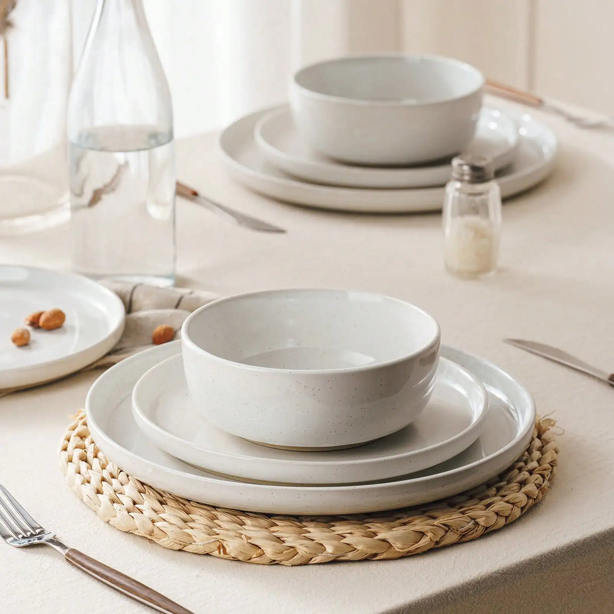 Nordic Modern Ceramic Dinnerware Set With Plates And Bowls