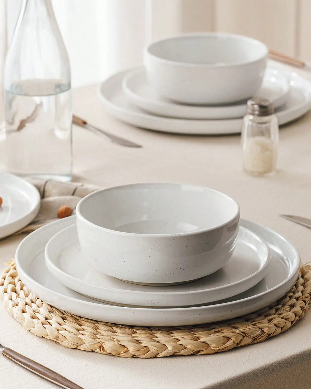 Nordic Modern Ceramic Dinnerware Set With Plates And Bowls